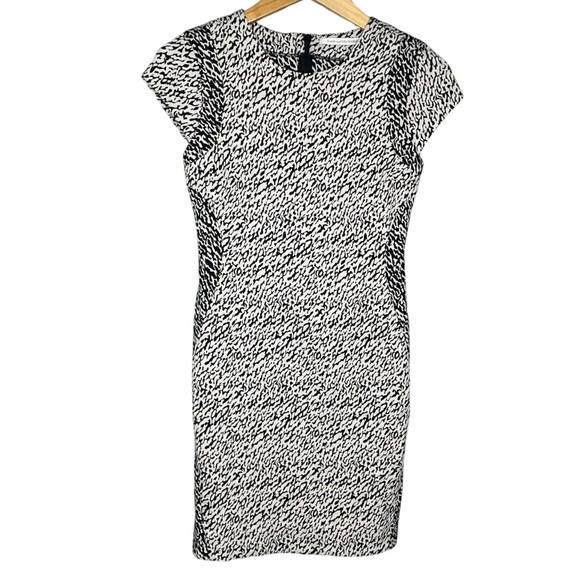 Diane Von Furstenberg dress short sleeve animal print black white women’s size 2 - Picture 2 of 11